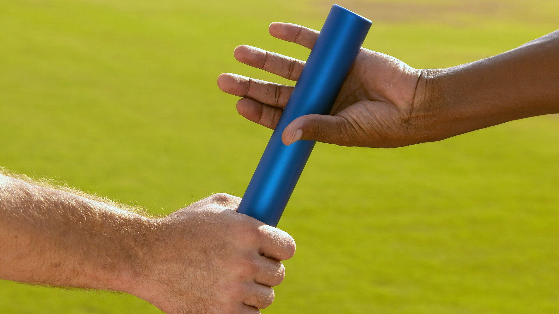 “快艇冲浪:东三叉湖赛场成为极速竞速的最佳舞台”