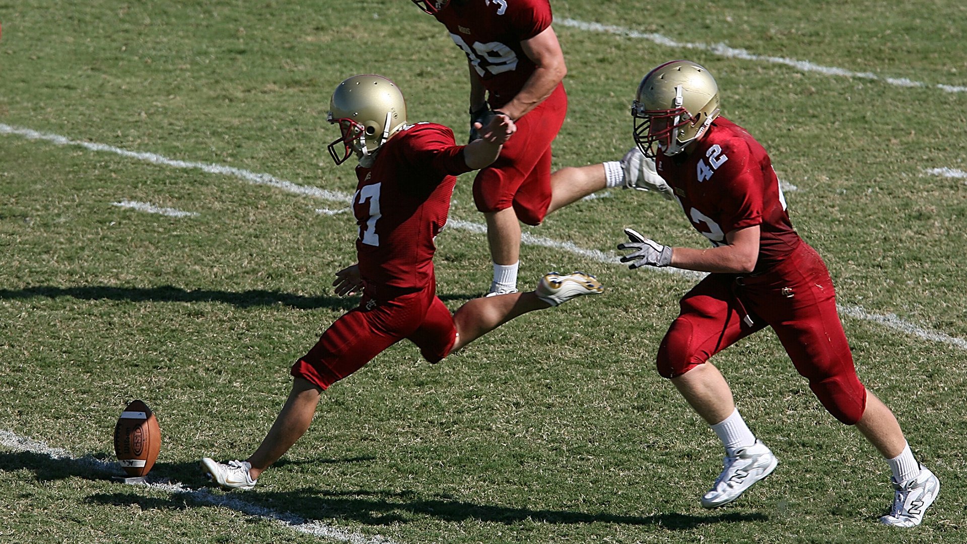 中超联赛国足爆冷 球迷反思球队战术问题，中超足球赛国足